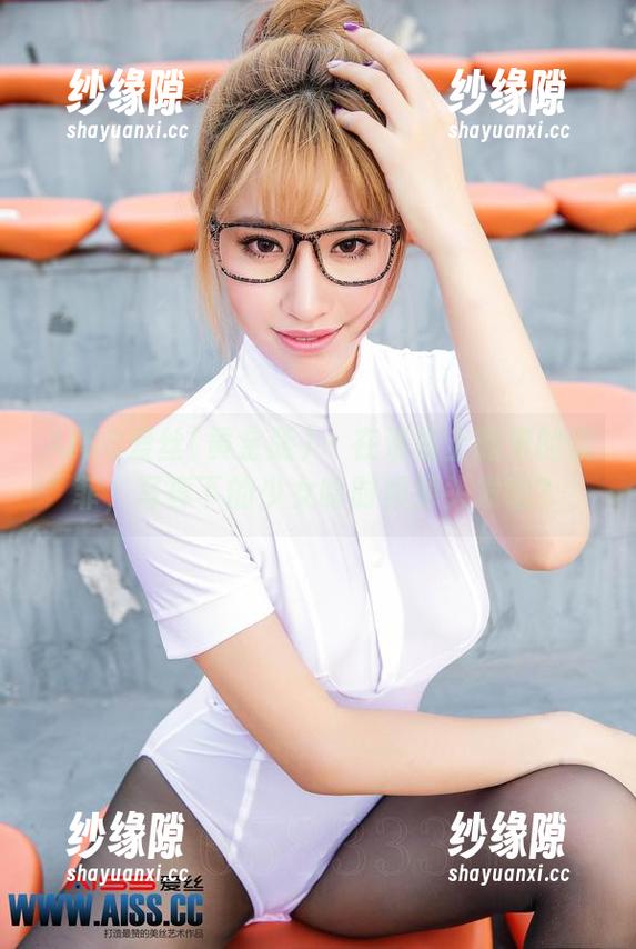 AISS爱丝(黄金版) - 在滑板上翻滚的索菲，写真下的少女啥时候掉头发啦？