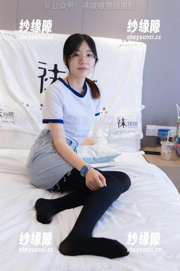 BoBoSocks袜啵啵-奶油 BoBoSocks袜啵啵 - 奶油的两双长靴全集:穿上去就好像在走天桥上,谁敢说不羡慕?