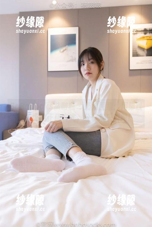 BoBoSocks袜啵啵-奶油 BoBoSocks袜啵啵 - 奶油图集:用脚趾夹东西的正确方式,分享欢乐瞬间!
