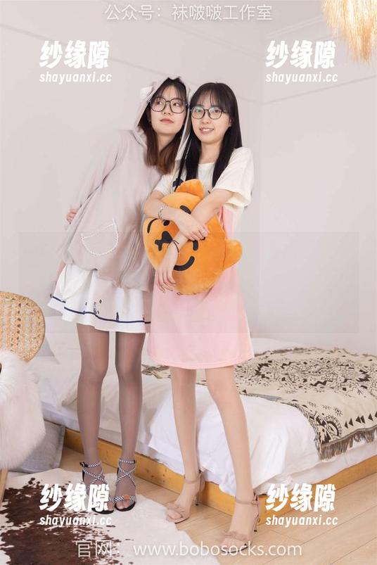 BoBoSocks袜啵啵-涵涵 BoBoSocks袜啵啵 - 涵涵的高清运动鞋写真,不得不说我学会了一些新搭配,但我的脚下依旧是一份失落。