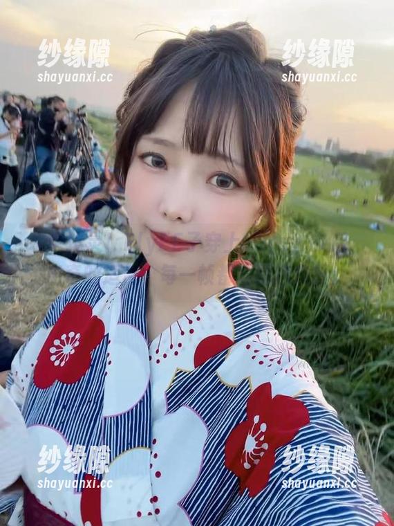 ElyEE子 水中精灵!ElyEE子穿上Gura泳衣后,出奇的适合,每一帧都是精选角度。