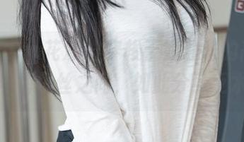 HuaYang花漾 - 穿梭于奶油米的高清美图与裤里丝之间,如此分身乏术!