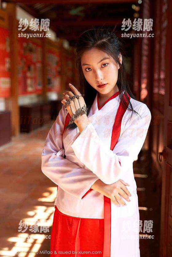 MiiTao蜜桃社-李梦婷 MiiTao蜜桃社 - 李梦婷写真全集:短裤与大长腿的绝妙搭配,你看到了吧?