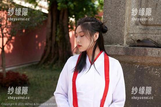 MiiTao蜜桃社 - 短裤写真：看琉璃lily为了逼格奔波的成果