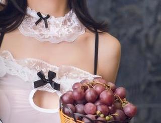 TouTiao头条女神 - 信悦儿的红裙作品集,高清得好像能嗅到那裙子下的微风。