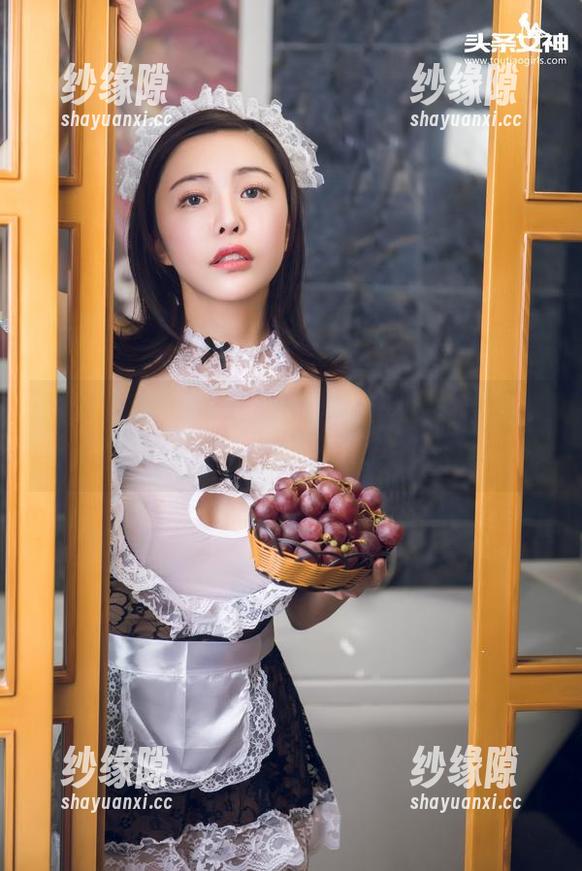 TouTiao头条女神-信悦儿 TouTiao头条女神 - 信悦儿的红裙作品集,高清得好像能嗅到那裙子下的微风。