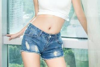 TouTiao头条女神 - 小热巴和她的裤里丝,高清原图配色让人意想不到的和谐