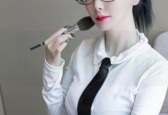 Xiuren秀人网 - 图片大盘点：小夕Kitty的牛仔裤与我擦肩而过的搭配合集