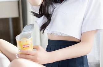 Xiuren秀人网 - 小海臀Rena的居家写真：一张床，多少火花？