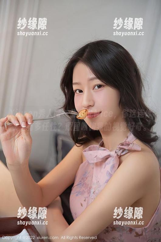 Xiuren秀人网 - 张思允Nice，你这连体衣是有多任性？原图喂饱我的视觉好奇。