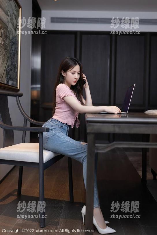 Xiuren秀人网 - 无法抵挡的徐莉芝Booty泳池美图：看了让人心痒痒