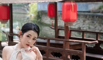 Xiuren秀人网 - 免费原图,看美昕Yumi在泳装的海浪中翻滚,爽到不行!