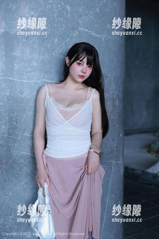 Xiuren秀人网 - 看艾栗栗栗栗栗栗吖的花嫁写真，全集里充满了娇羞和小狡黠的气息。