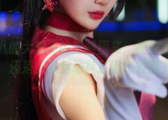 一米八的大梨子的定制图集:美少女战士,还是穿着运动鞋打怪比较酷?