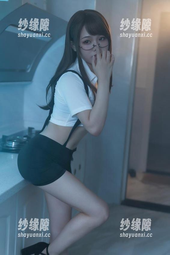 七月喵子 七月喵子,特别授业的最新套图里,猫的灵魂又被怎么调皮了?