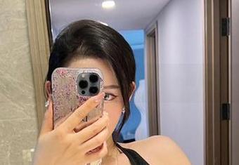 微密圈 - 不爱笑的赛琳的无圣光牛仔裤:一则拼贴艺术“日常”