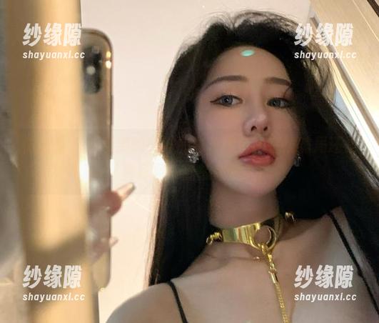 不爱笑的赛琳 微密圈 - 不爱笑的赛琳的白色图片,在线骗局还是种耳目一新的奇观?