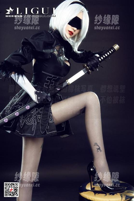 丽柜 - 每次看桃子的棉袜写真，都想说壁纸啊，你在这儿何必如此抢镜？不怕被袜子比下去吗？