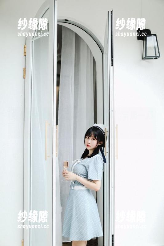 依依超级懒带你见识最新图册，丰满一月超乎想象的画面感