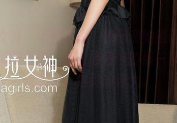 克拉女神 - 不得不说,嘉萌和她的萌妹人字拖默契无比,点击原图前的那一秒我就出局了,这影响真大。