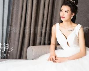 克拉女神 - 芊芊图集:牛仔裤与大自然的亲密接触,结果却满是草屑。