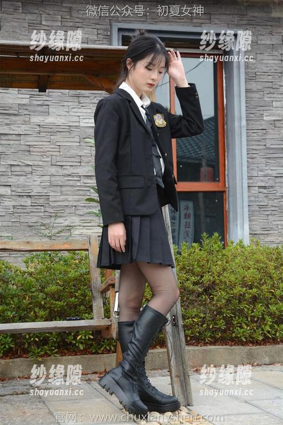 初夏女神-安妮 初夏女神 - 安妮的户外私拍,时不时就让人想歪的视角。