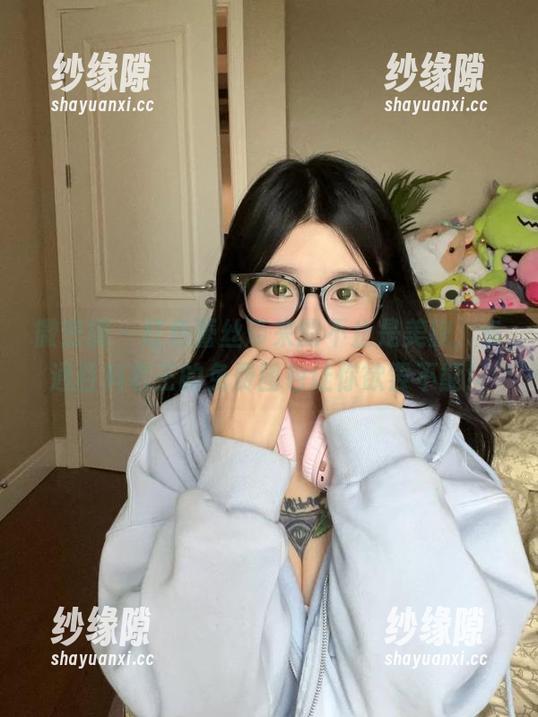 卡通百科老王 微密圈 - 红色蕾丝带来的不止是美貌,卡通百科老王的免费图包让你欲罢不能!