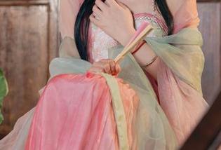 咬人小小兔这次的丝袜cos更新，必有好戏上演。