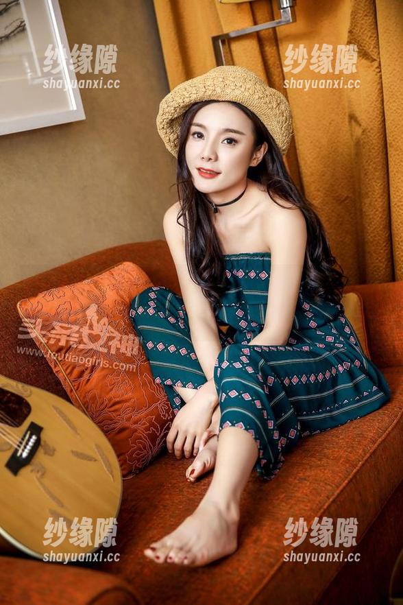 头条女神-周思超 头条女神 - 可能会让你惊讶,周思超的镂空照片居然可以免费欣赏!