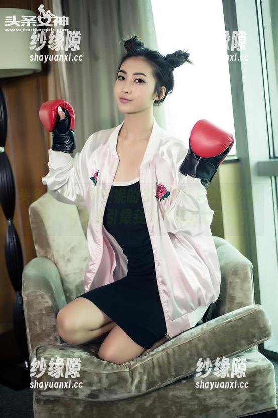 头条女神-樊安妮 头条女神 - 樊安妮的和服照片居然这么撩,图册里是要引爆我对传统的好奇吗?