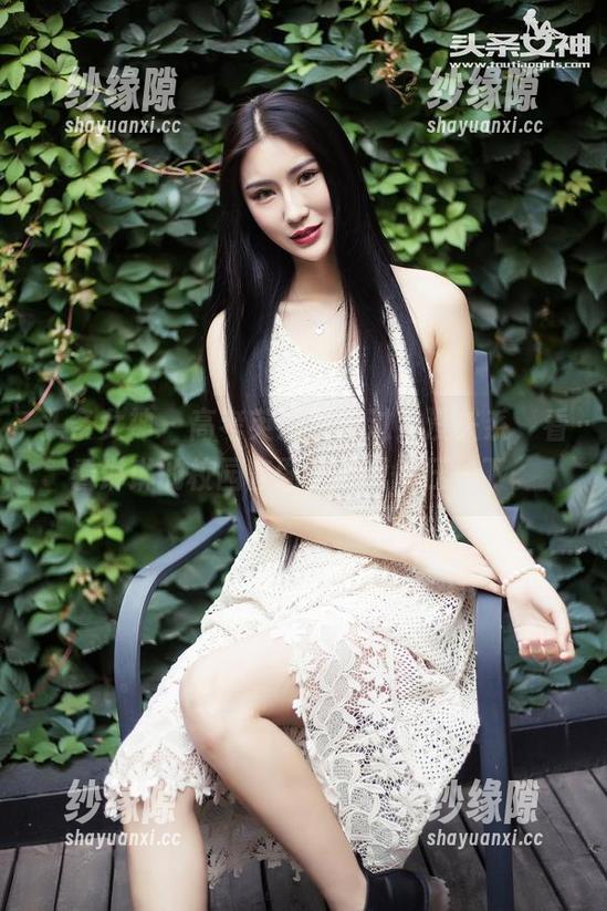 头条女神-琳琳 头条女神 - 高考英语没通过?没关系,看看琳琳的校园套图,下载解压一下。