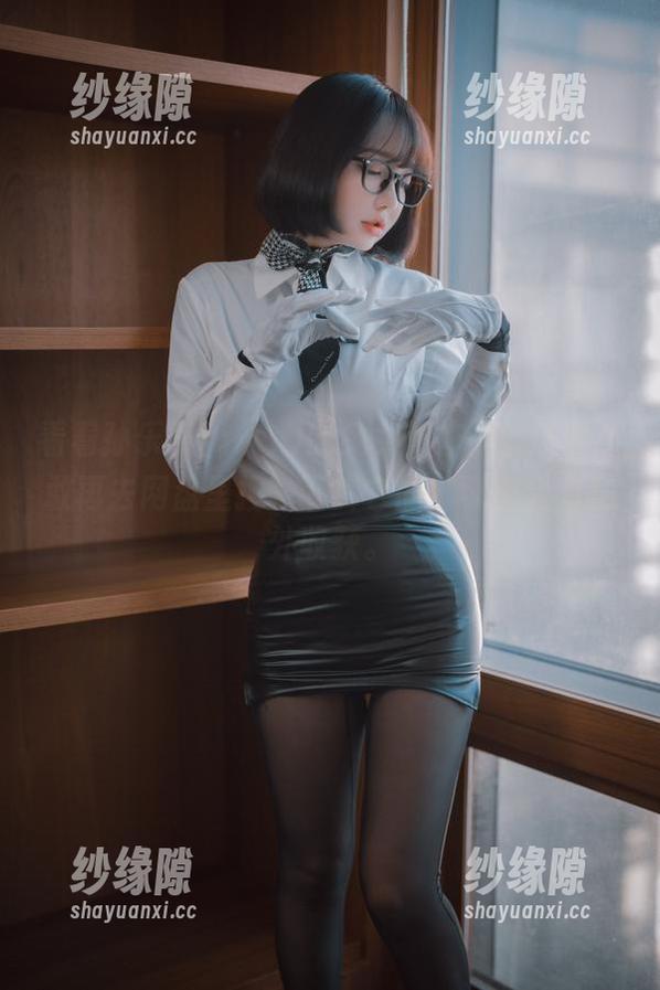 看着孙乐乐(손예은)的兔女郎作品，您敢不敢再去网盘里搜一下其它的？可能会有意外收获。