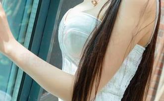 尤果网 - 娜依灵儿的新作品,办公室照竟然让我想起了考试前的束缚感。