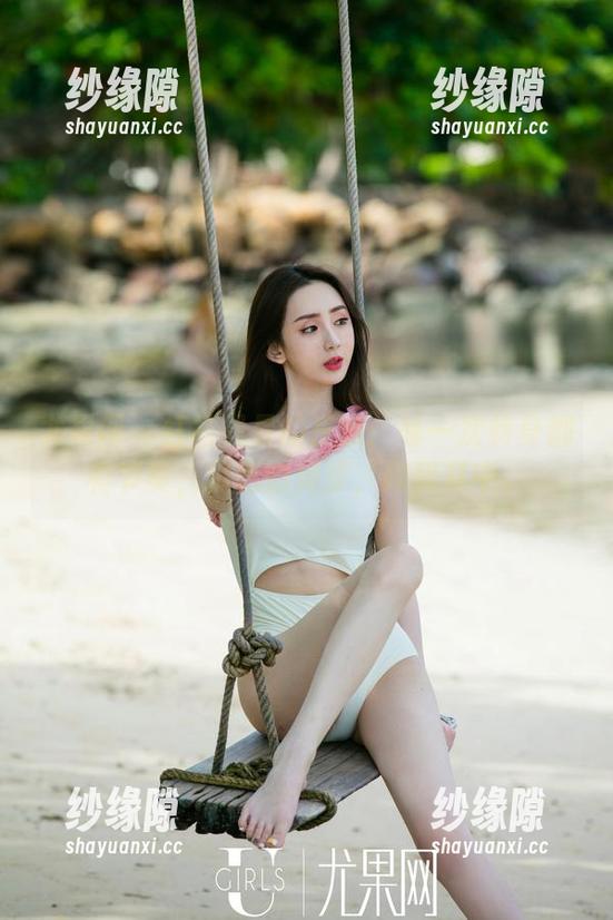 尤果网-曼曼 尤果网 - 红裙曼曼的乐章:每一次转身都有节奏,精选的舞步,陶醉其中。
