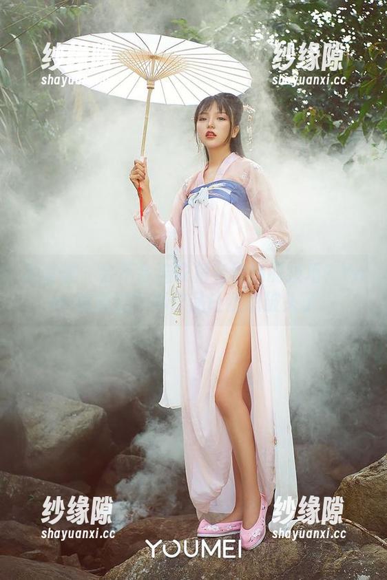 尤蜜荟-Yomi悠蜜 尤蜜荟 - 会不会连衣裙有偷懒的技巧?Yomi悠蜜的写真作品让我想破头了。