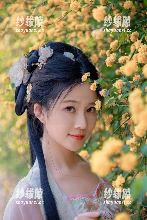 年年Nnian 年年Nnian图集:子然的一切都太自如,枚举不止,等着你来发掘。