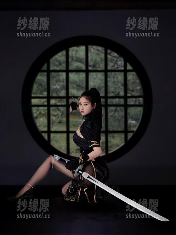 年年Nnian 年年Nnian给你“网盘”特供,亮片透明礼服合集来啦!