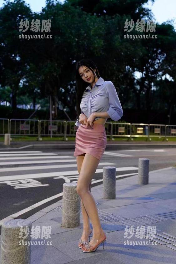 徐珺大哥 微密圈 - 徐珺大哥最新“彩虹光辉”套图,穿上这套衣服的你,保证无与伦比,连彩虹都得嫉妒你!