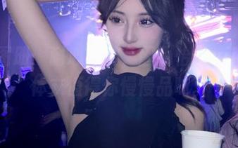 免费图册：耐心欣赏，因为怡子yiii的连体衣值得你慢慢品味。