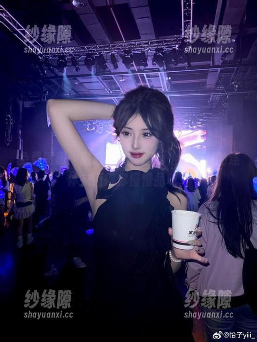 怡子yiii 免费图册:耐心欣赏,因为怡子yiii的连体衣值得你慢慢品味。
