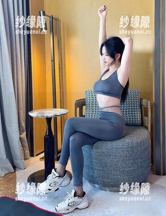 抖娘利世 一口气看完抖娘利世的裸足原图,居然没想跑掉!