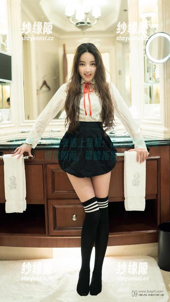 推女郎-星辰 推女郎 - 当睡衣遇上星辰:图包里的那些懒散瞬间,谁能拒绝?