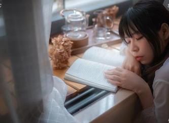 这个小黄鸡赠品,也是无颜小天使wy最新作品中的“绝佳陪衬”啊,哈哈!