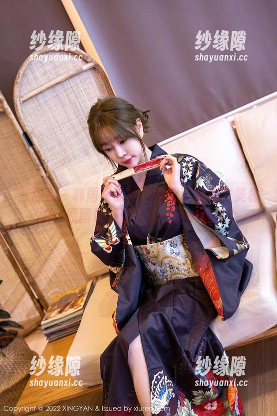 星颜社 - 韩雨嘉的粉色挑战了我的审美极限，原图竟然还透着一点小俏皮？