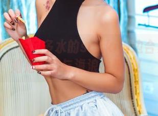 果团网 - 多风多水的sukki海边合集：看她是如何与海浪共舞的！