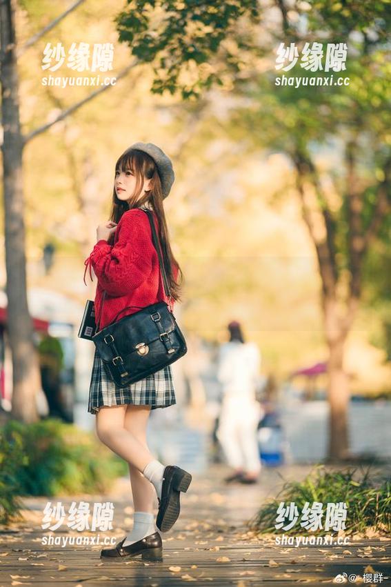 樱群 樱群的纯白写真集,像秋天的云朵,轻轻飘过…
