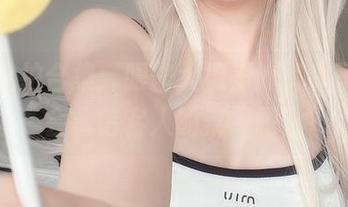 女仆私拍合集:眼酱大魔王w又来了,不会拿错客人的菜单吧?