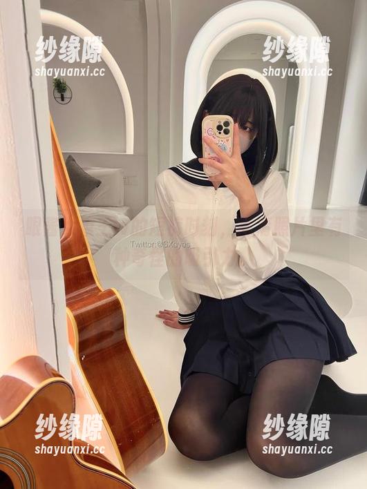 眼酱大魔王w 眼酱大魔王w的短裤时刻,高清照片里有种奇怪的吸引力。