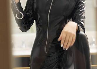 秀人网 - Jennifer小若的礼服正好在网盘,真想把它下载到我的衣柜里!