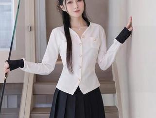 秀人网 - 看了“tina甜仔”的这个比基尼写真,我似乎明白了所有泳池派对的意义?